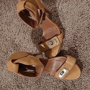 Tan leather jeffrey campbell buckle strap heels sz7.5